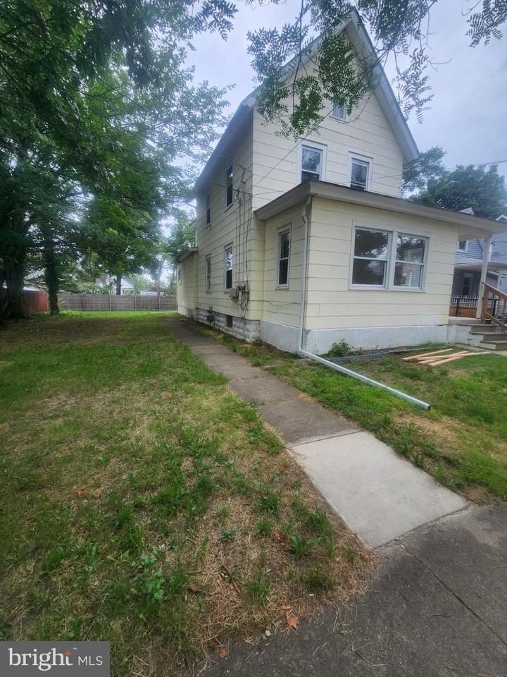 310 W Grape St #2 - Photo 2 of 4