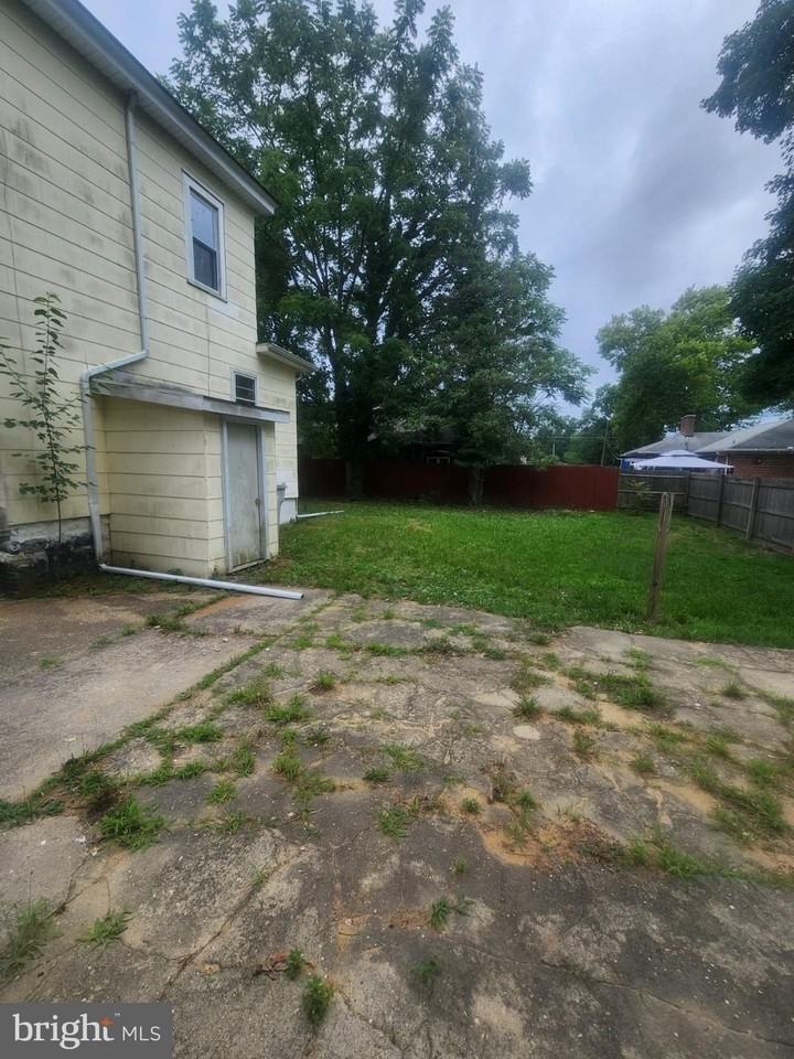 310 W Grape St #2 - Photo 3 of 4