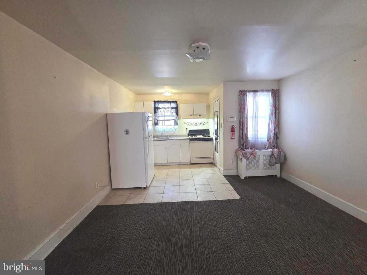 441 Croyden Rd - Photo 3 of 11