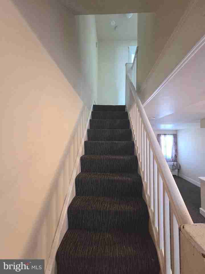 441 Croyden Rd - Photo 5 of 11