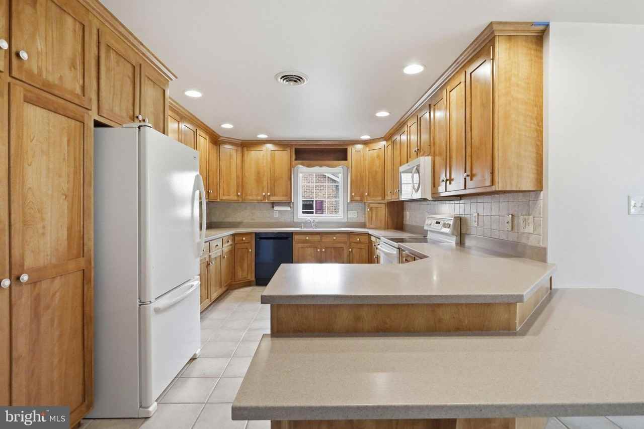 321 Sue Linn Dr - Photo 7 of 37