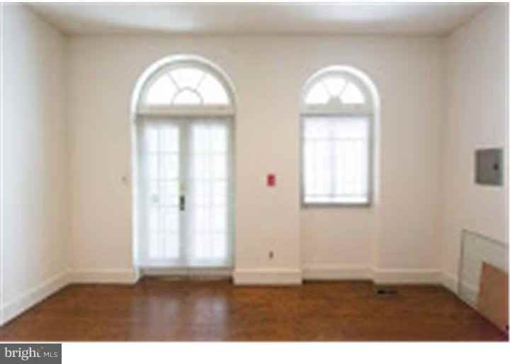 717 Spruce St #1B - Photo 2 of 22