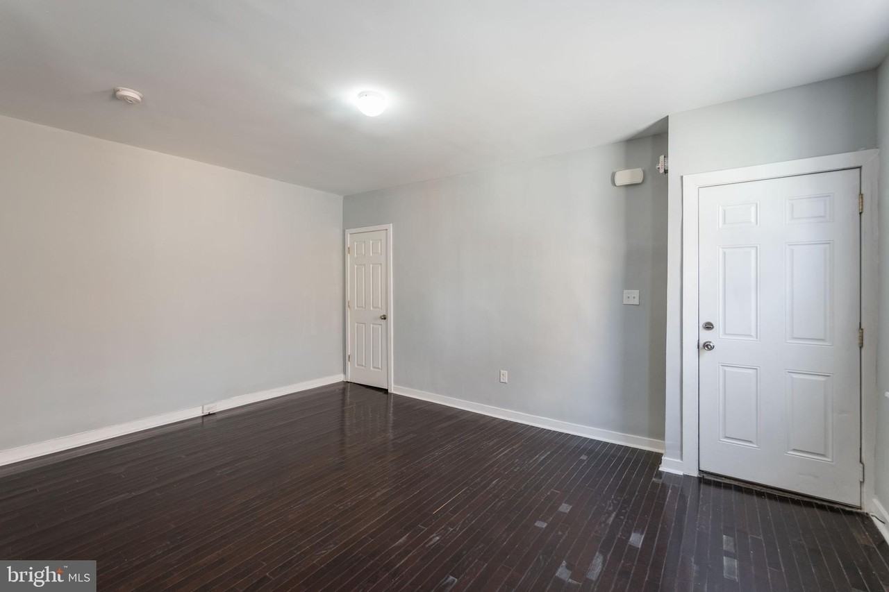 1249 S 21st St #1R - Photo 3 of 9