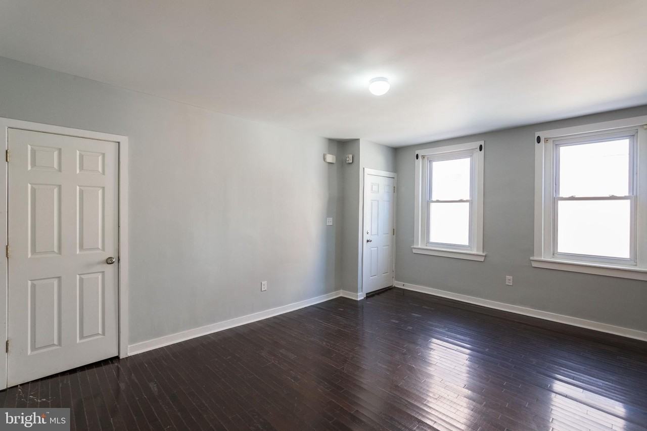 1249 S 21st St #1R - Photo 4 of 9