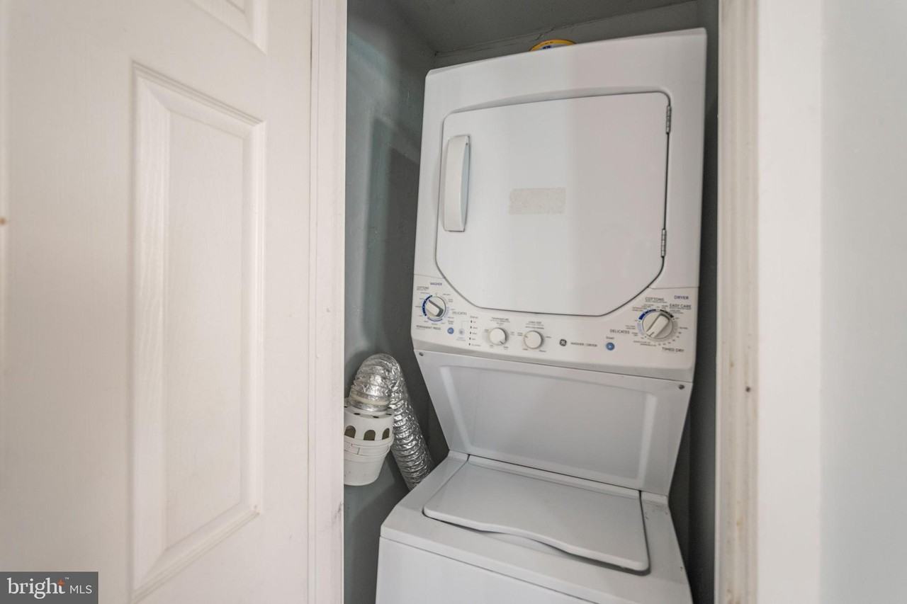 1249 S 21st St #1R - Photo 6 of 9
