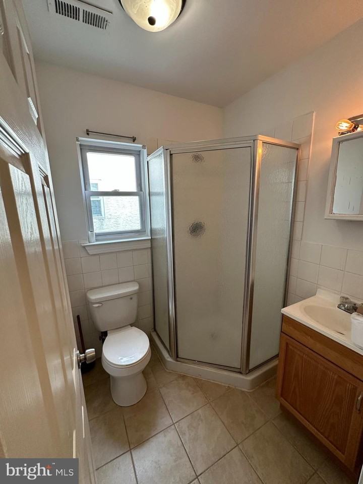 3808 Spring Garden St - Photo 4 of 15