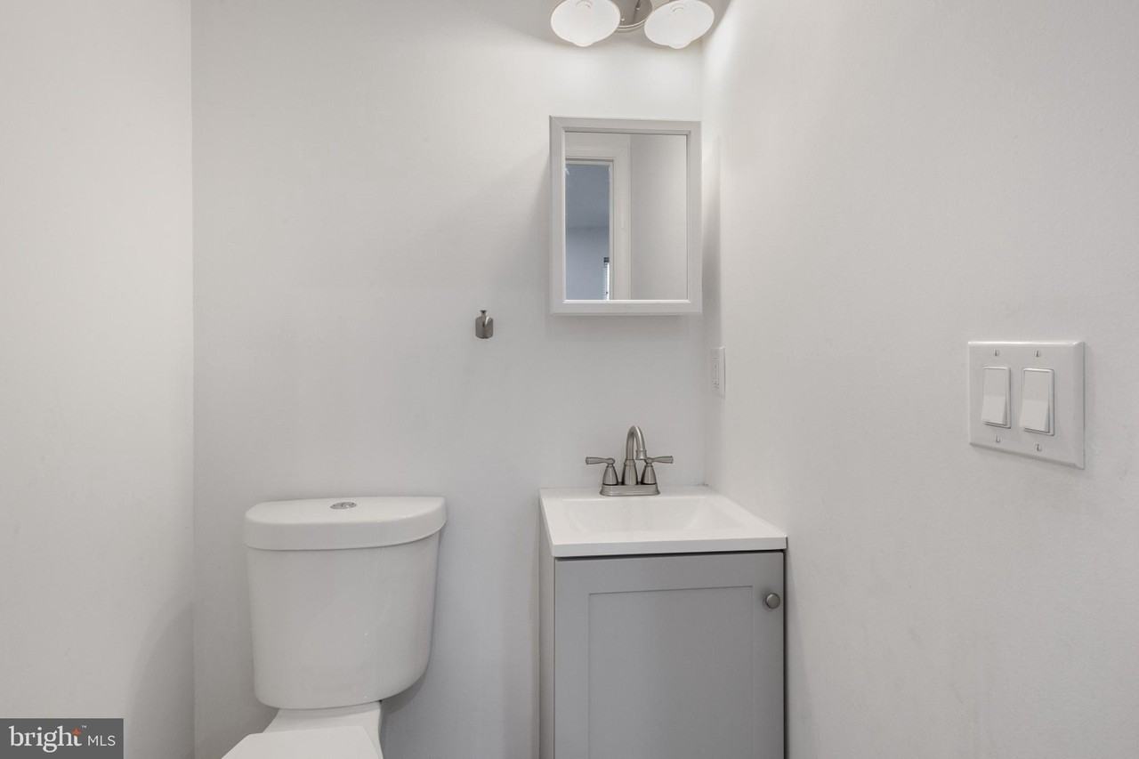 2516 W Master St - Photo 4 of 36
