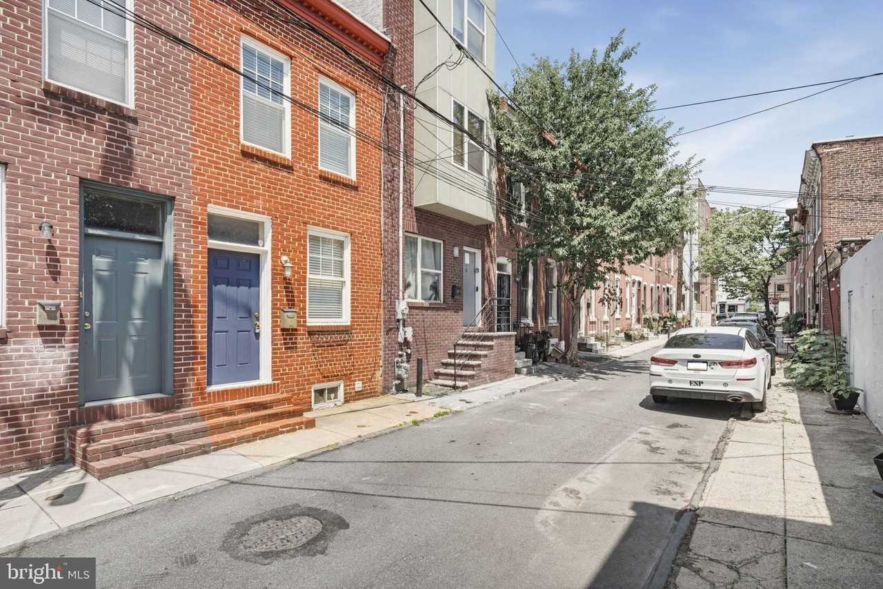 928 N Bambrey St - Photo 3 of 39