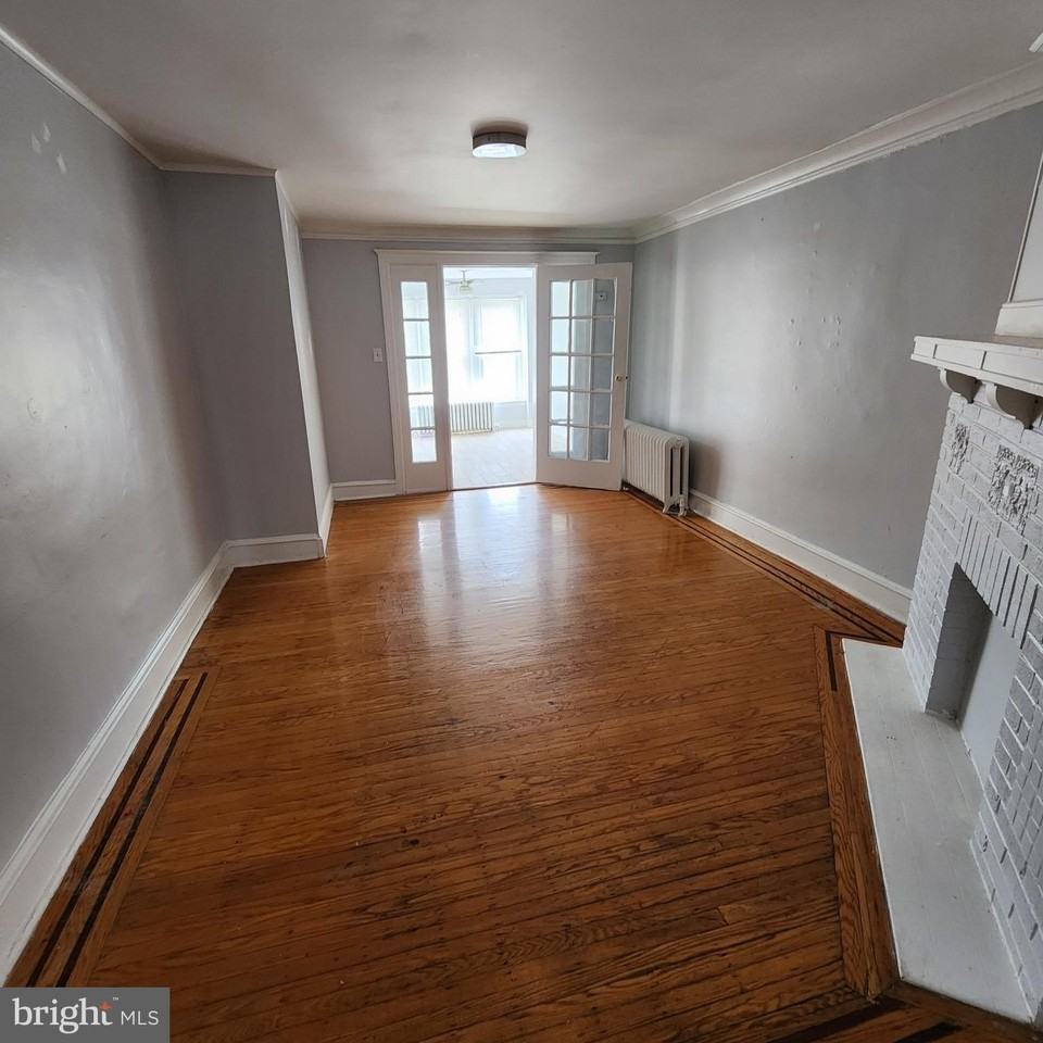 5645 Diamond St #1 - Photo 3 of 6