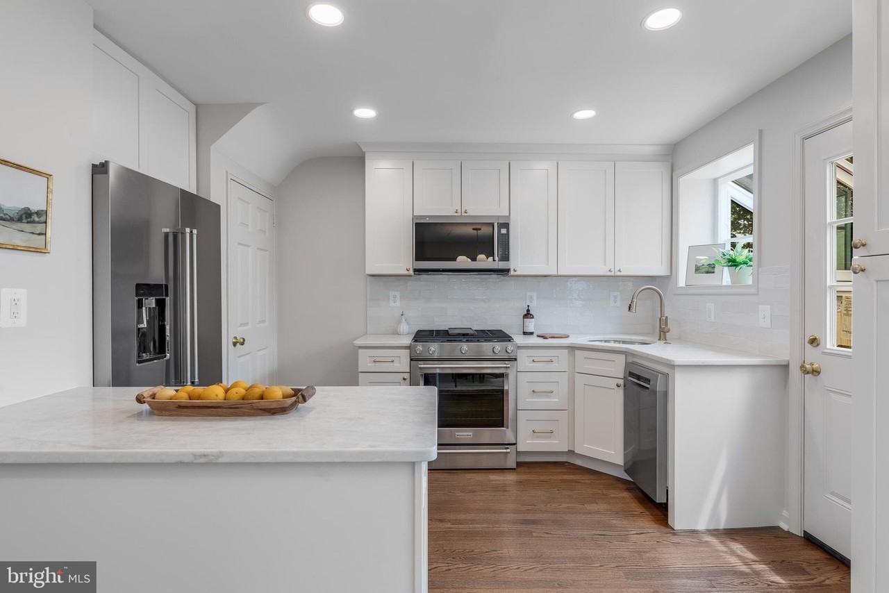 3766 Keller Ave - Photo 7 of 33
