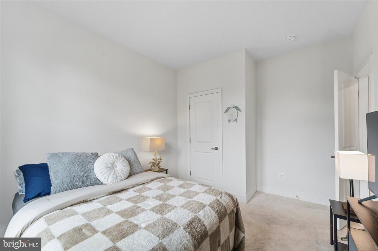 4256 Frost St - Photo 5 of 34