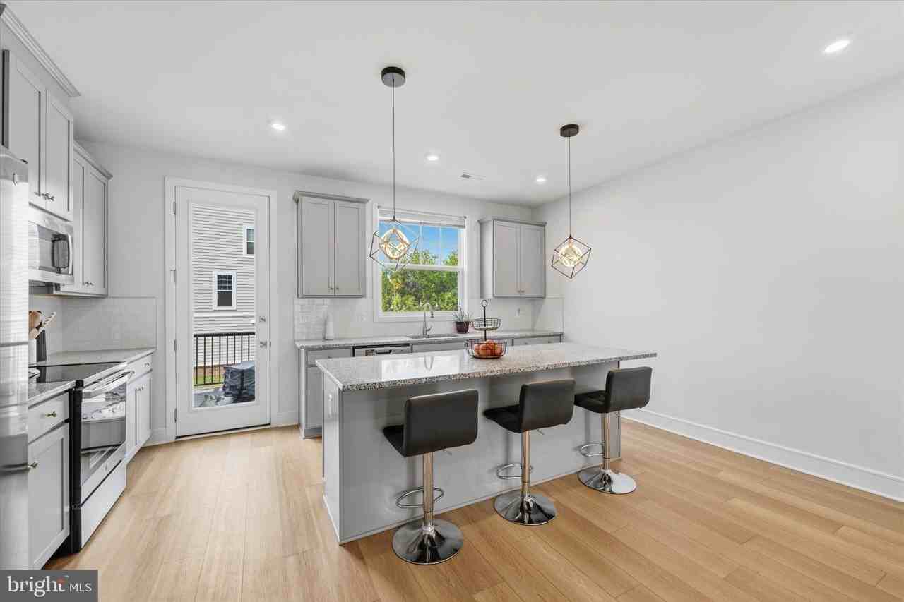 4256 Frost St - Photo 7 of 34