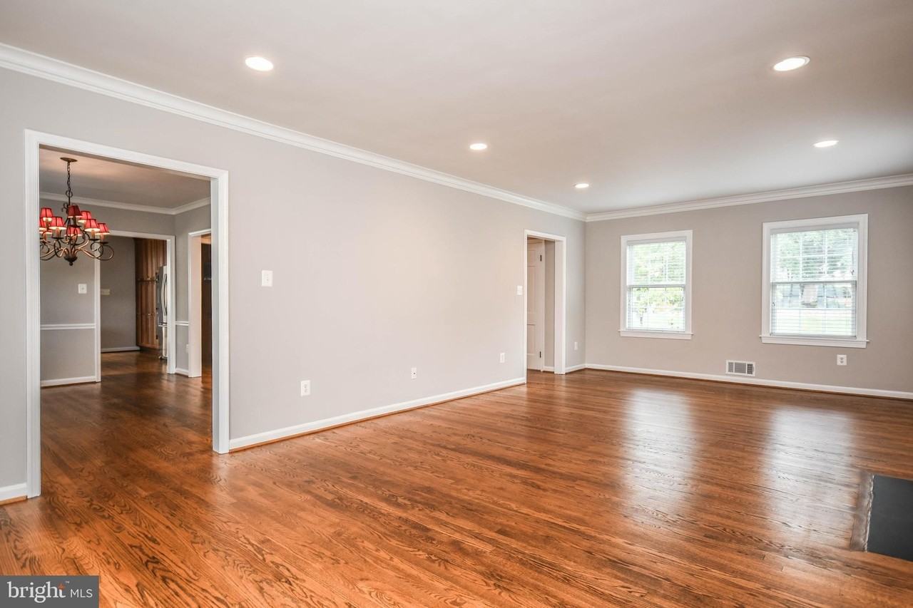 1211 Vinita Ln - Photo 5 of 50