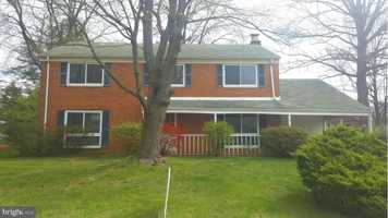 featured image of 1745 Great Falls St