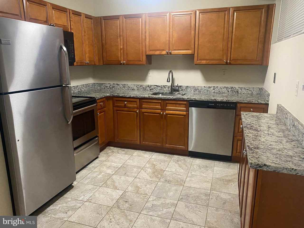 1745 Great Falls St - Photo 4 of 40