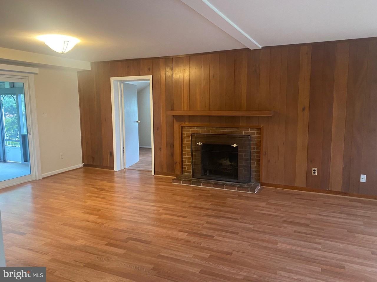 1745 Great Falls St - Photo 5 of 40