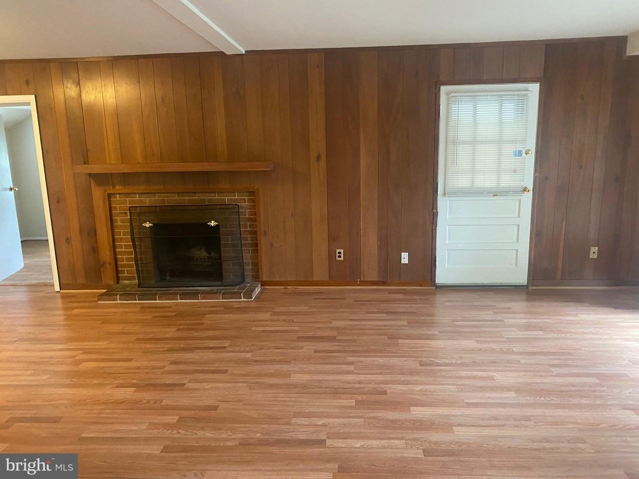 1745 Great Falls St - Photo 6 of 40