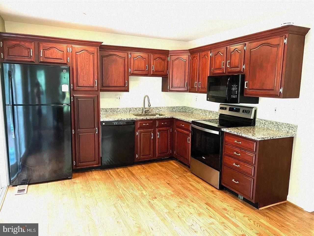 11951 Heathcote Ct - Photo 7 of 13