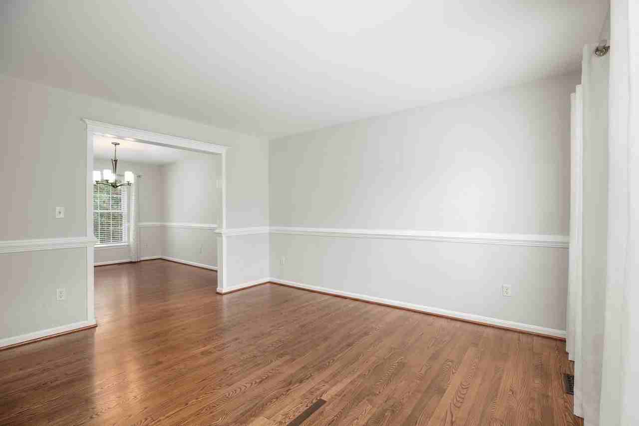 10205 N Hampton Ln - Photo 6 of 49