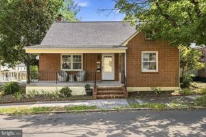 featured image of 31 E Germain St