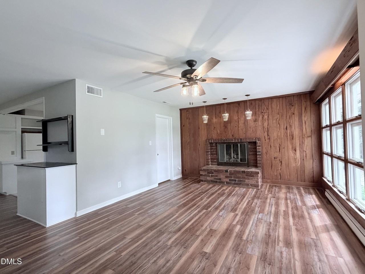 405 N Main St - Photo 4 of 20