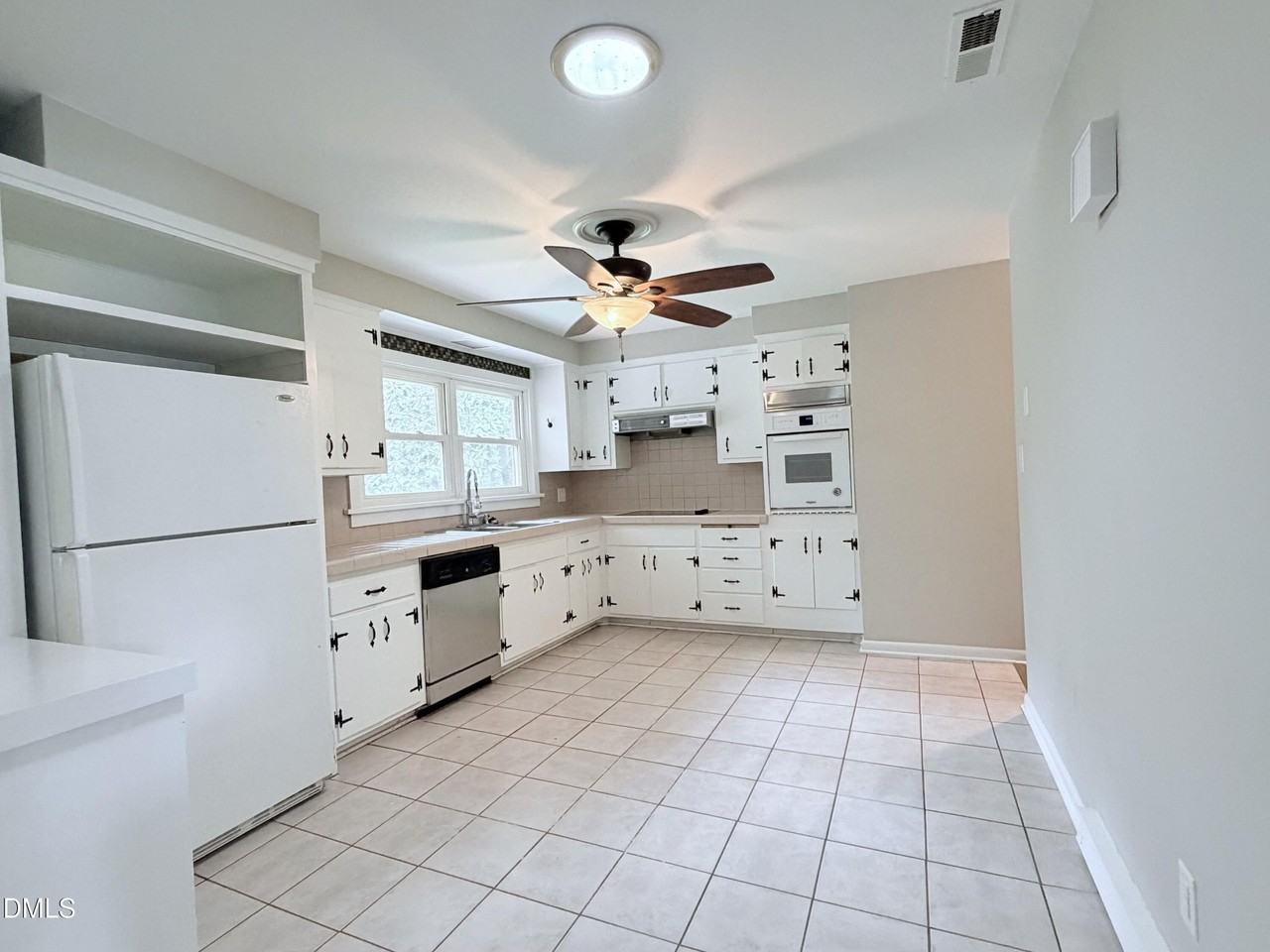 405 N Main St - Photo 6 of 20