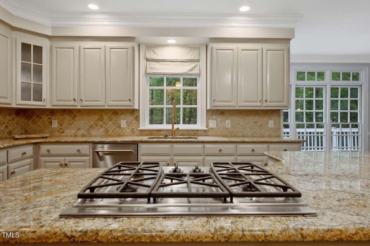 1202 Summerville Ln - Photo 3 of 43