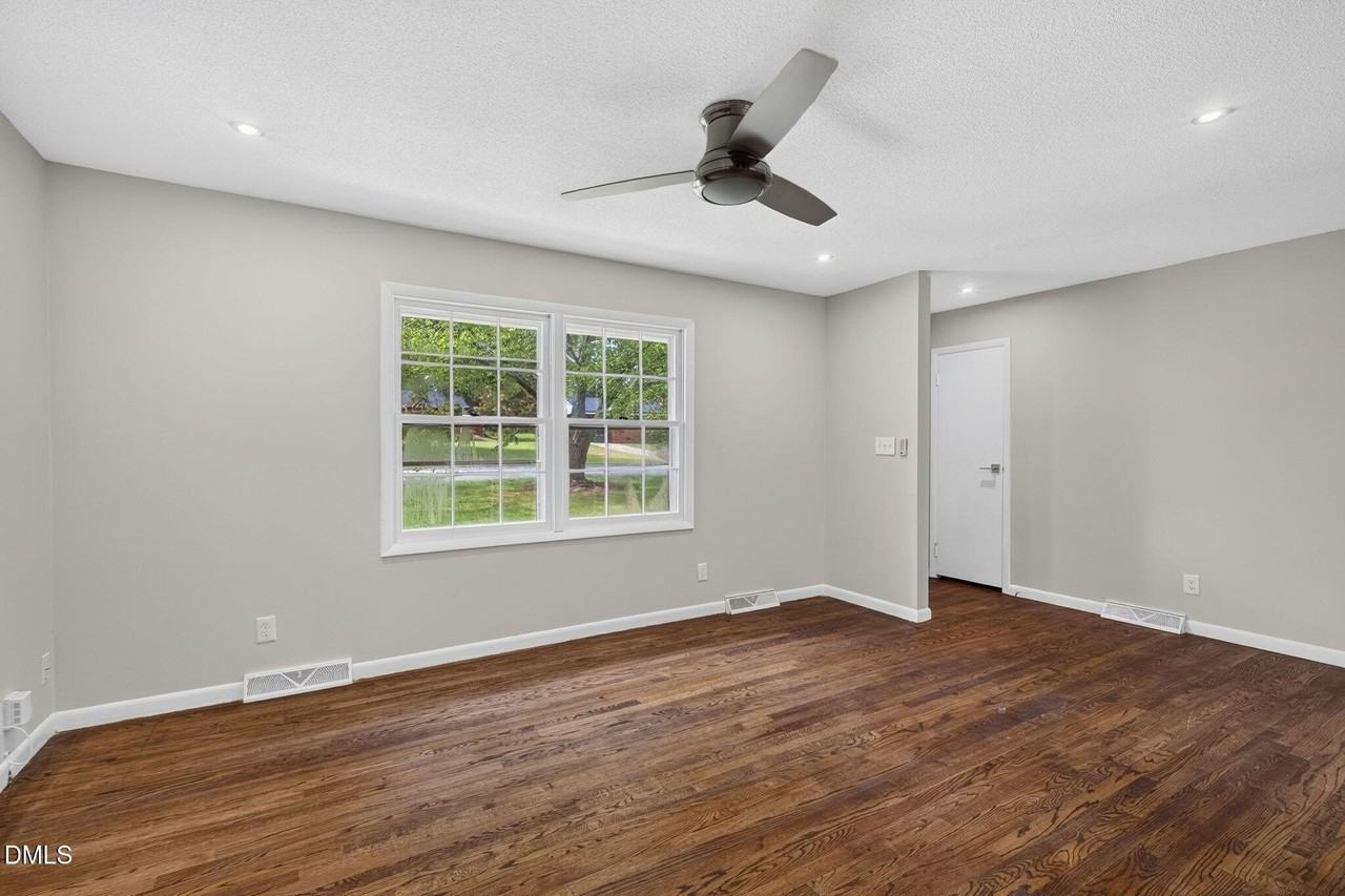 906 Vandora Ave - Photo 2 of 39