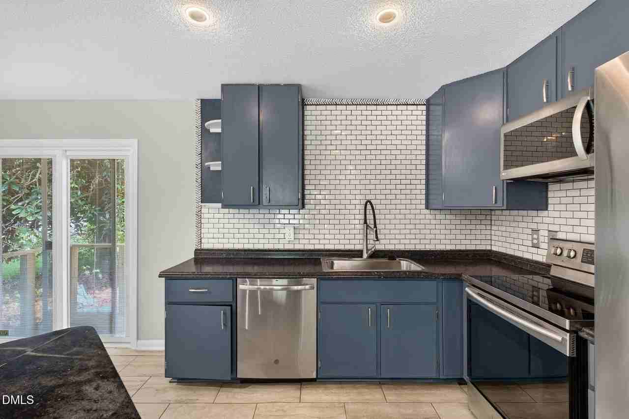 906 Vandora Ave - Photo 4 of 39
