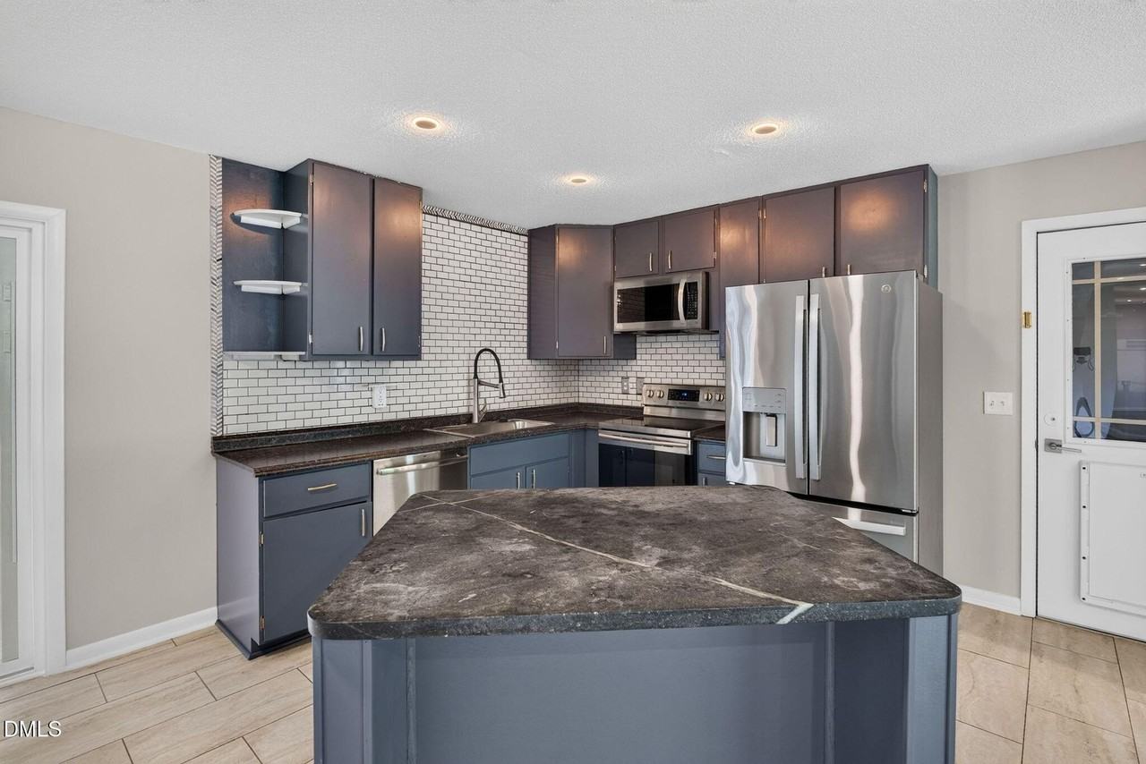 906 Vandora Ave - Photo 5 of 39