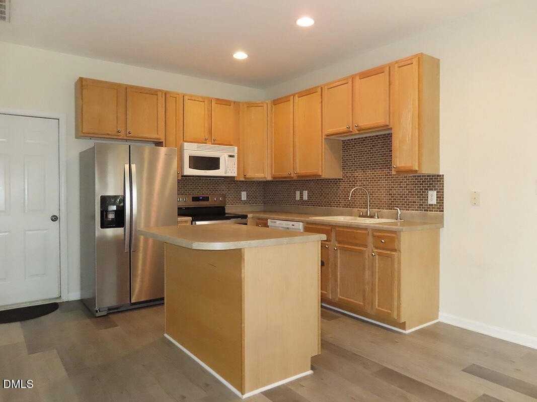 245 Plaza Dr #E - Photo 6 of 16