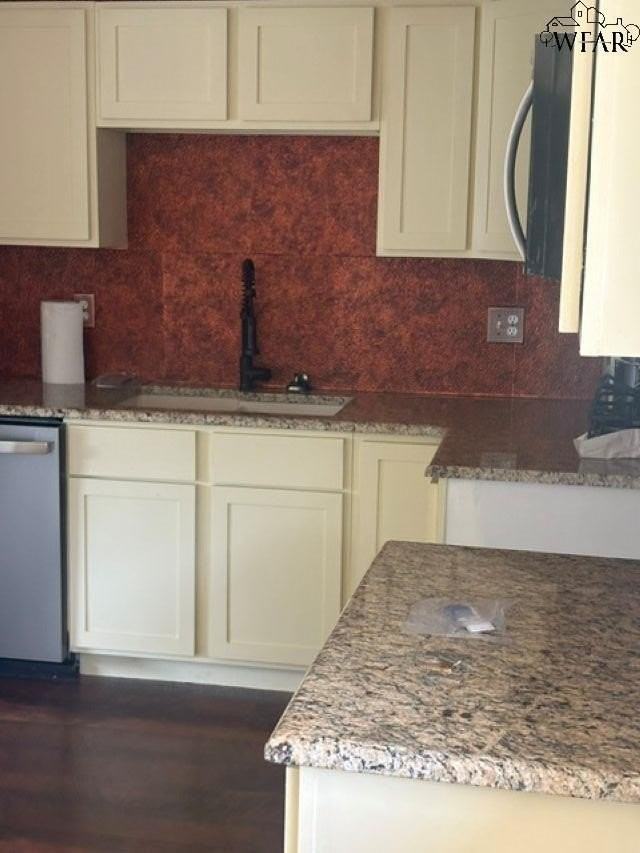 2720 Byrne Pl - Photo 2 of 10