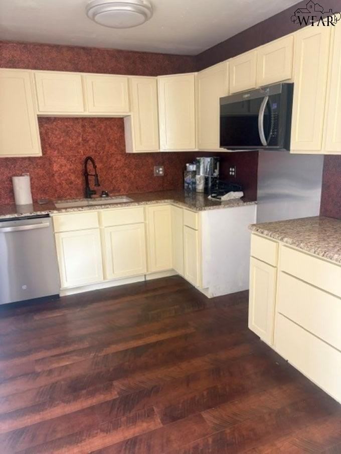 2720 Byrne Pl - Photo 3 of 10