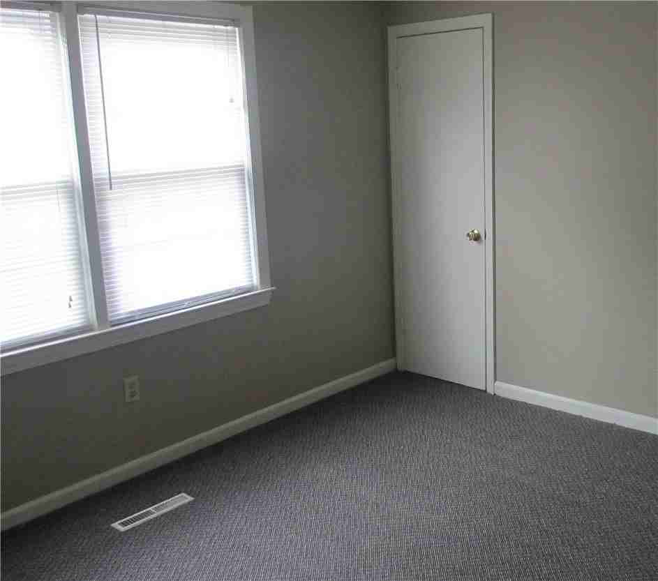 401 Greenville St - Photo 4 of 11