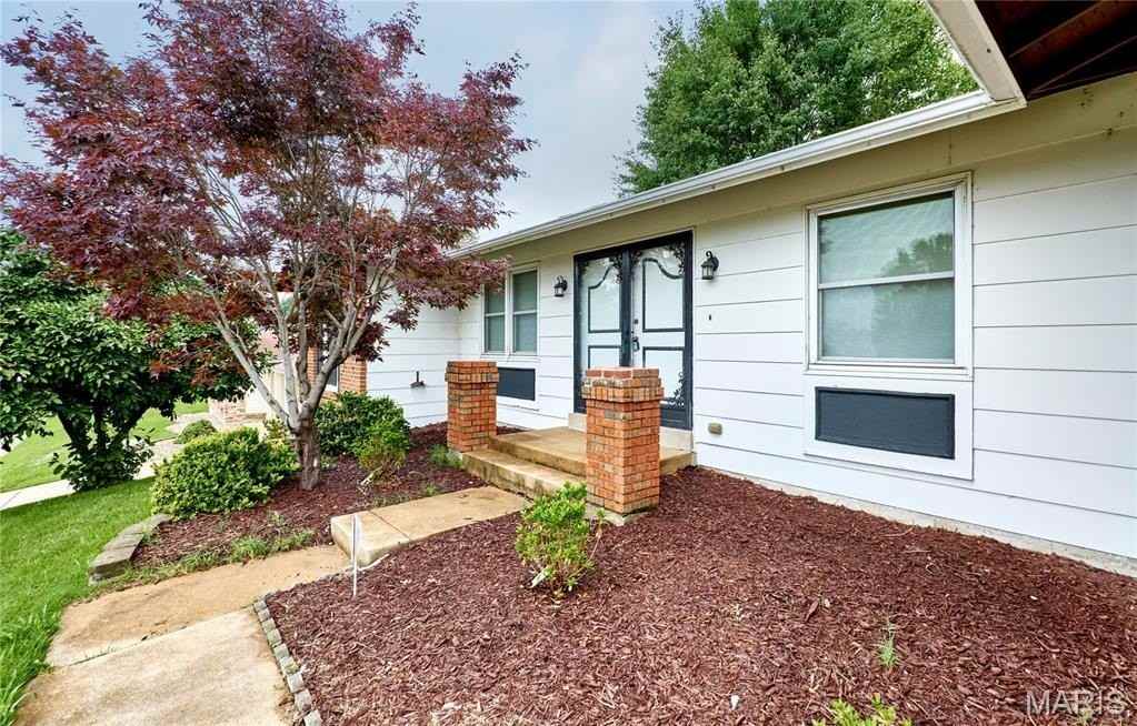 1815 Lakemont Ln - Photo 4 of 36
