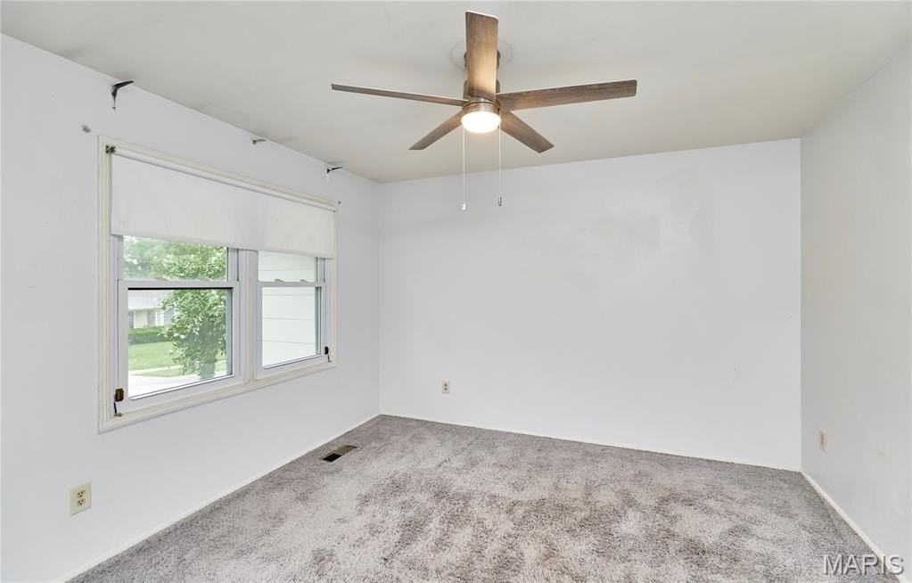 1815 Lakemont Ln - Photo 6 of 36