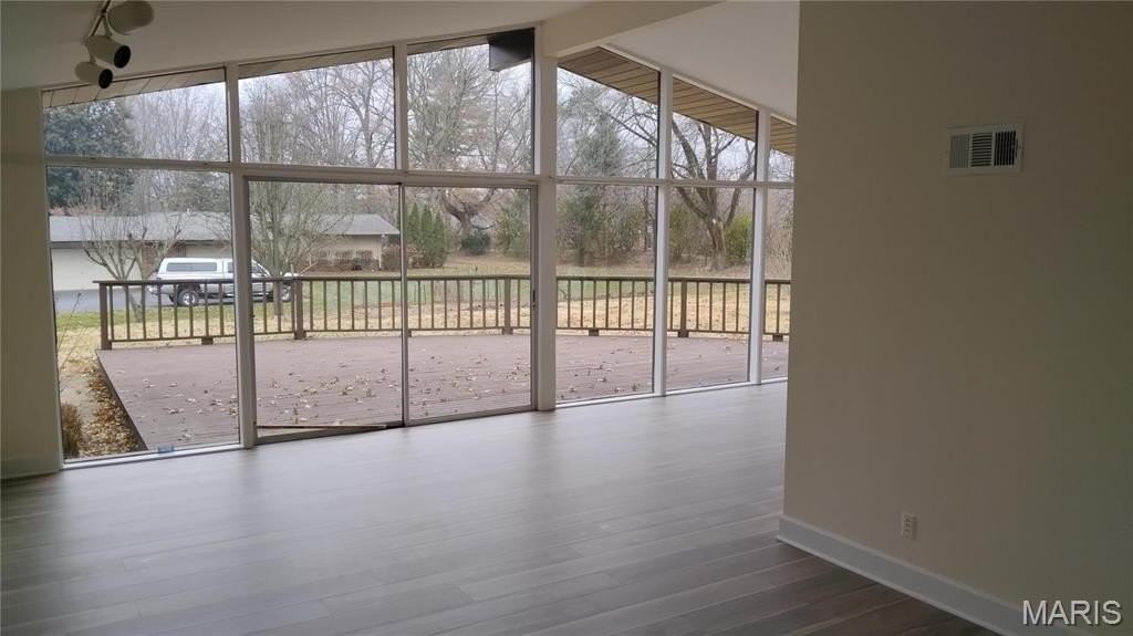 10621 Country View Dr - Photo 5 of 31