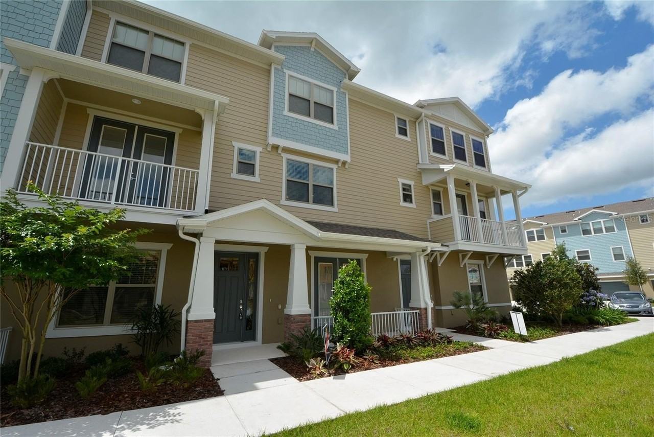 586 Piazza Pt - Photo 2 of 38