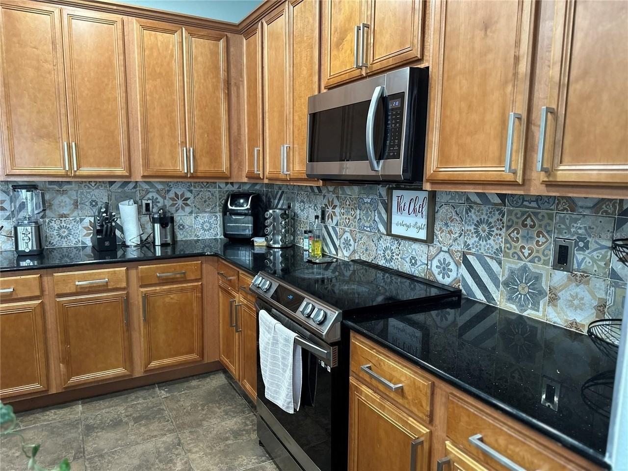10018 Chorlton Cir - Photo 3 of 50