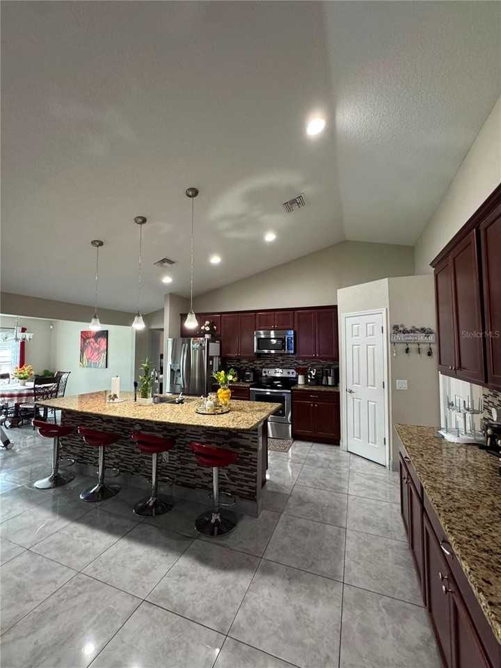 9938 Sw 39th Ter - Photo 3 of 24