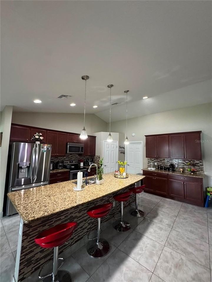 9938 Sw 39th Ter - Photo 4 of 24