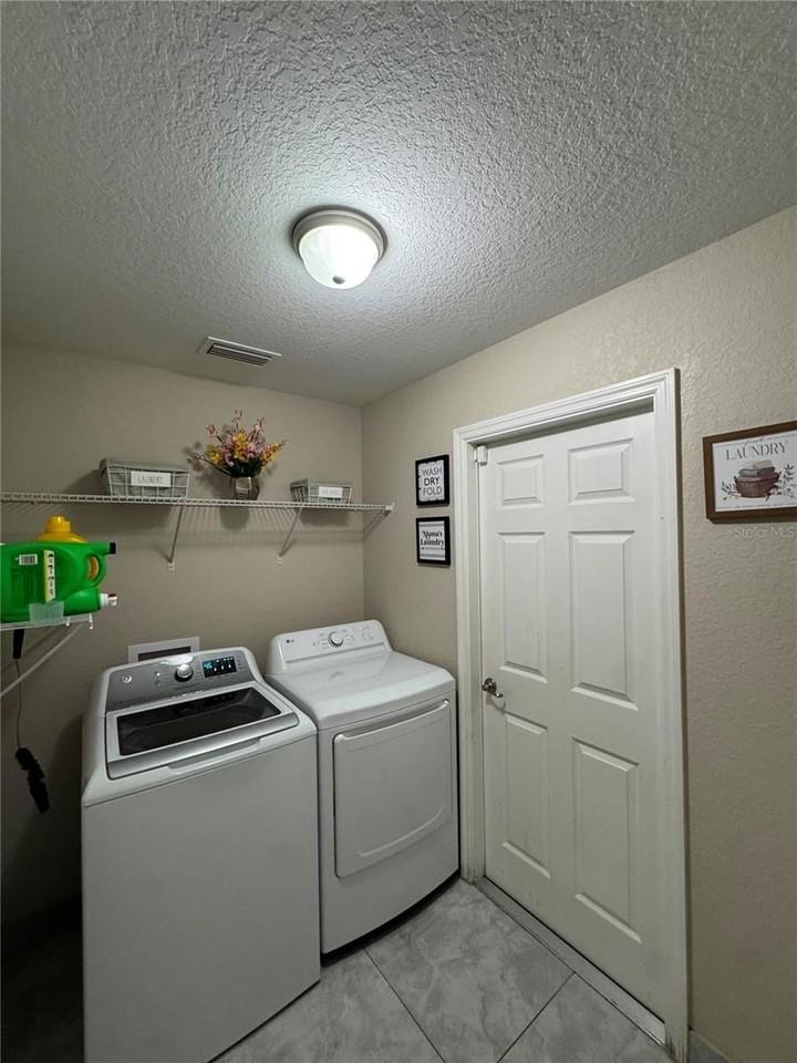 9938 Sw 39th Ter - Photo 6 of 24