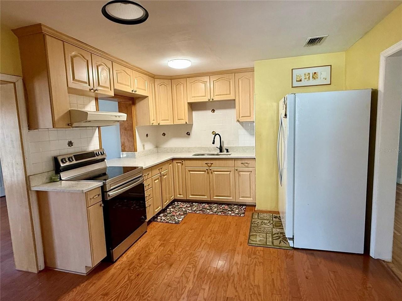 4313 S Hubert Ave - Photo 4 of 16