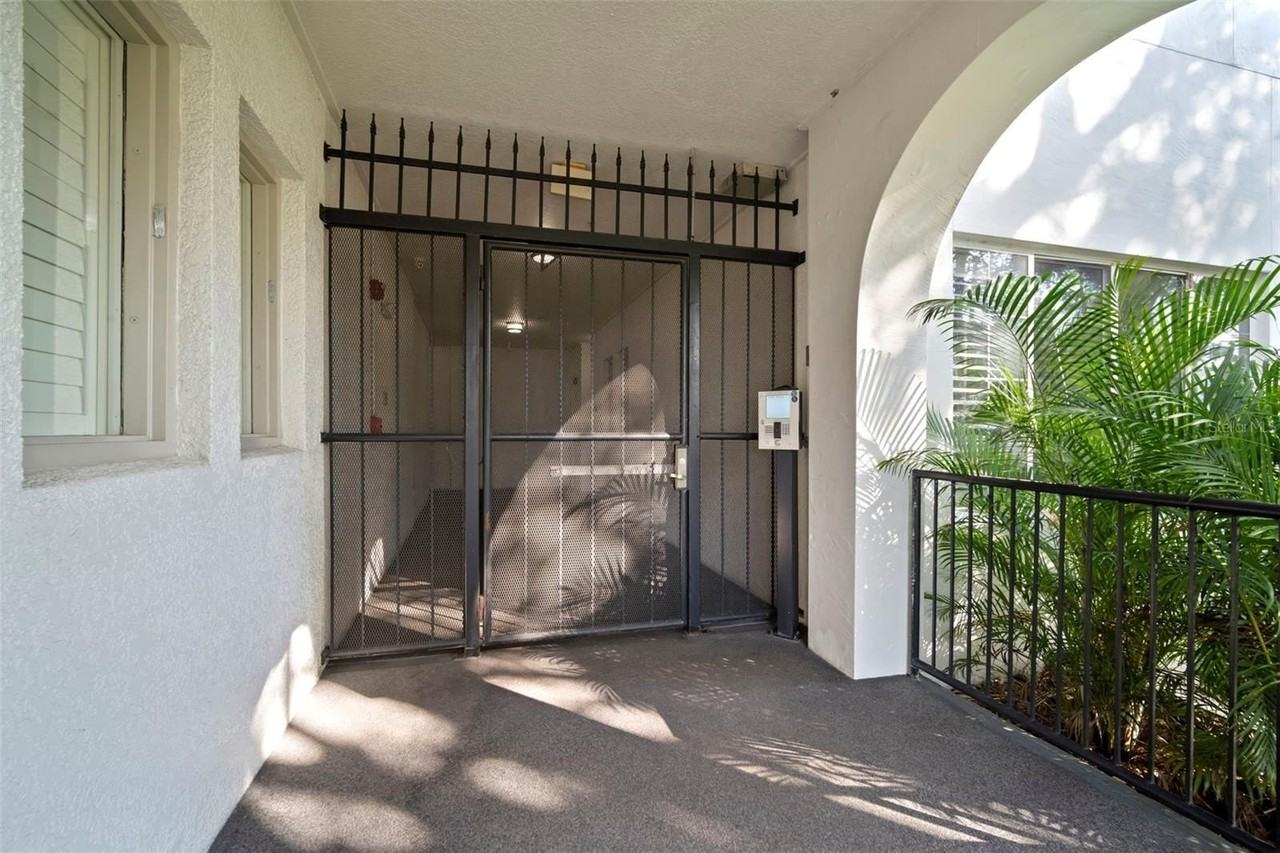 435 S Oregon Ave #305 - Photo 5 of 50