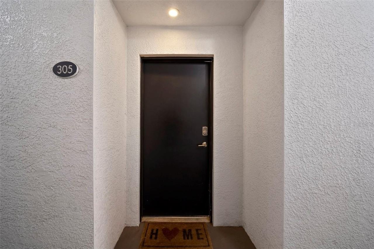 435 S Oregon Ave #305 - Photo 7 of 50