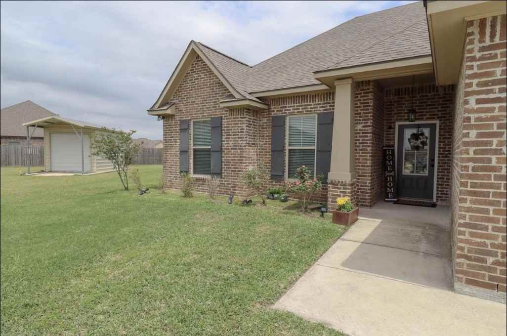 4401 Sweetgum St - Photo 2 of 44