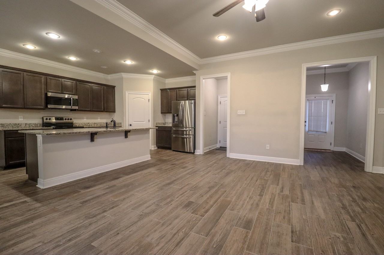 4401 Sweetgum St - Photo 7 of 44