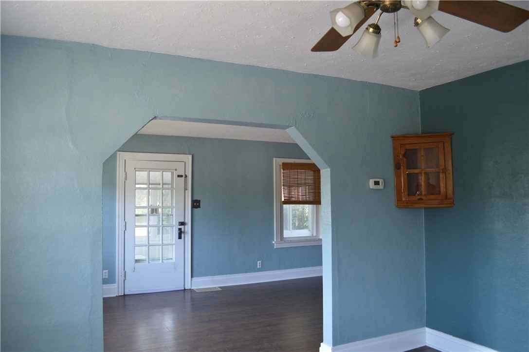2752 Springmont Ave - Photo 4 of 23