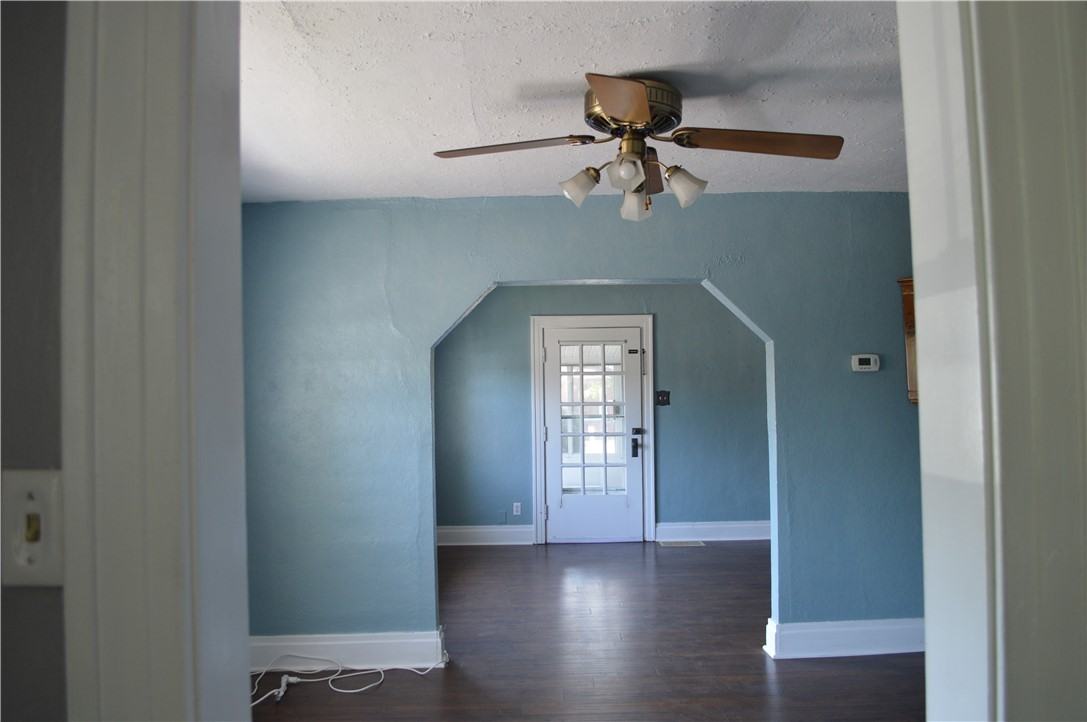 2752 Springmont Ave - Photo 5 of 23