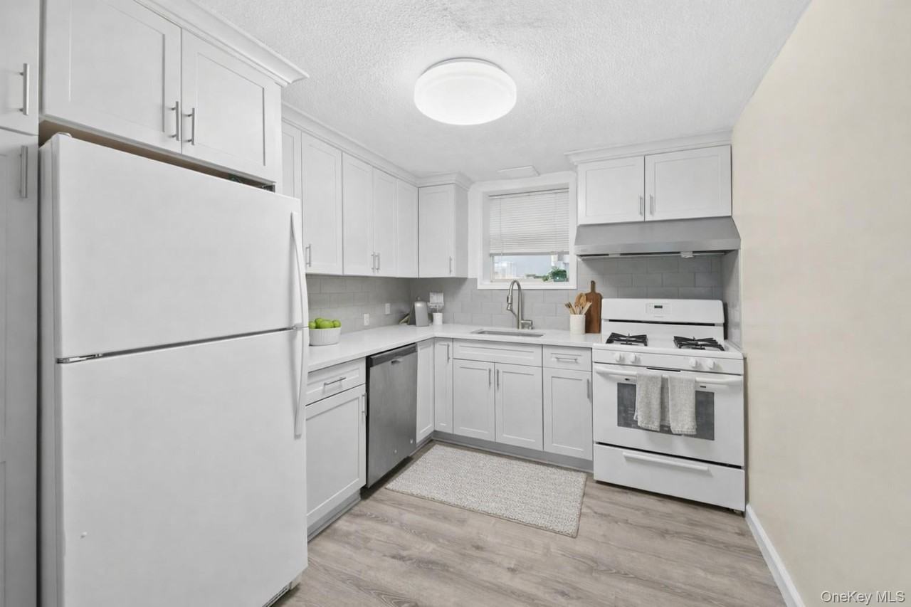 79 N Broadway - Photo 5 of 14